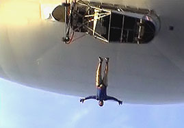 Fallschirmsprung aus einem Blimp - Luftschiff - Fallschirmsport Marl e.V.